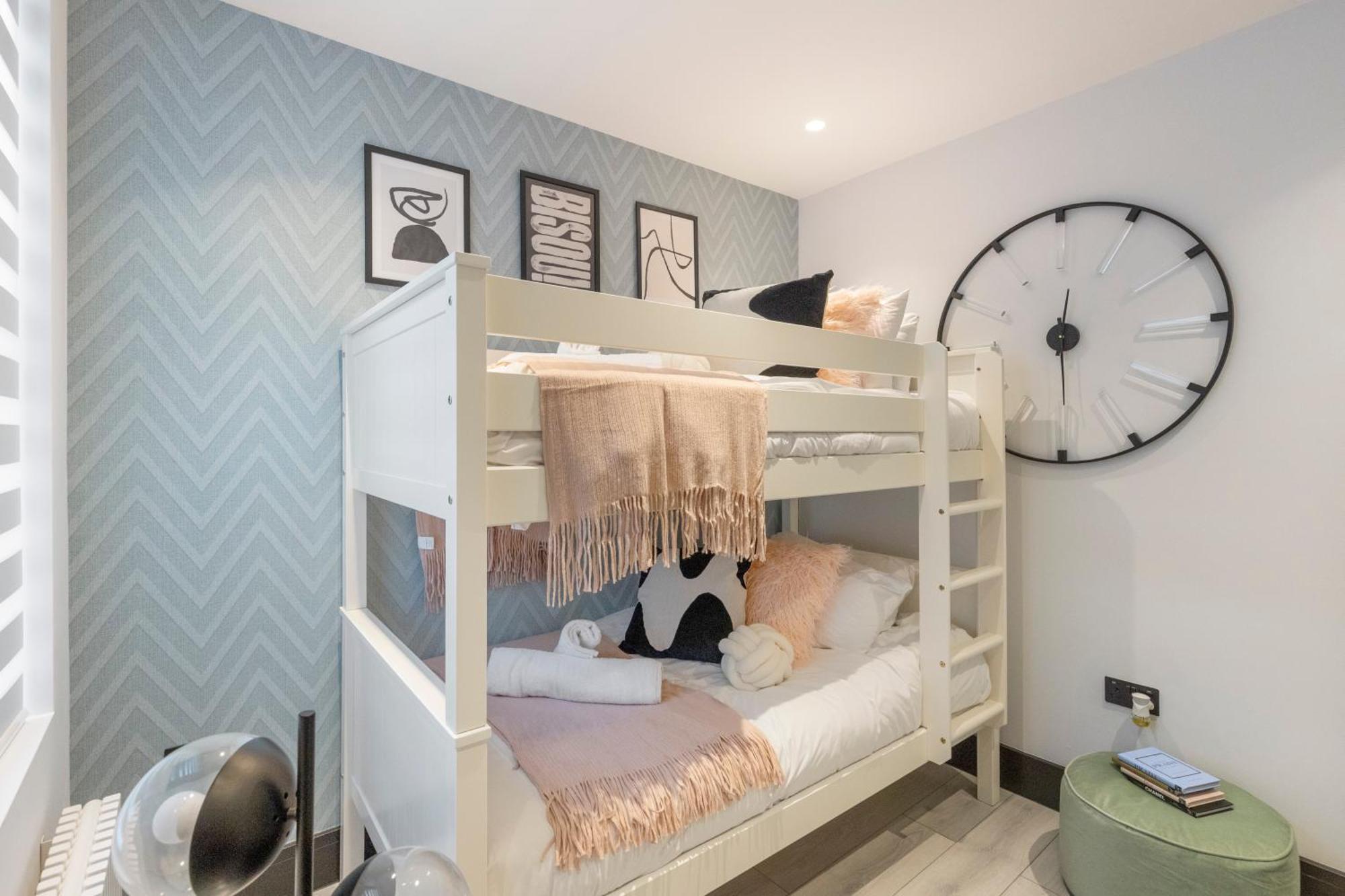 דירות לונדון Unwind In Style 2Br With Cozy Backyard For Groups מראה חיצוני תמונה