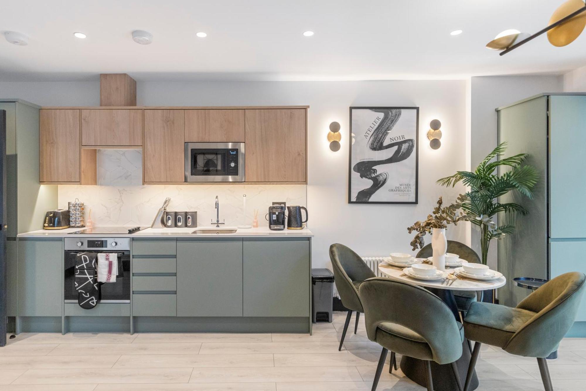 דירות לונדון Unwind In Style 2Br With Cozy Backyard For Groups מראה חיצוני תמונה