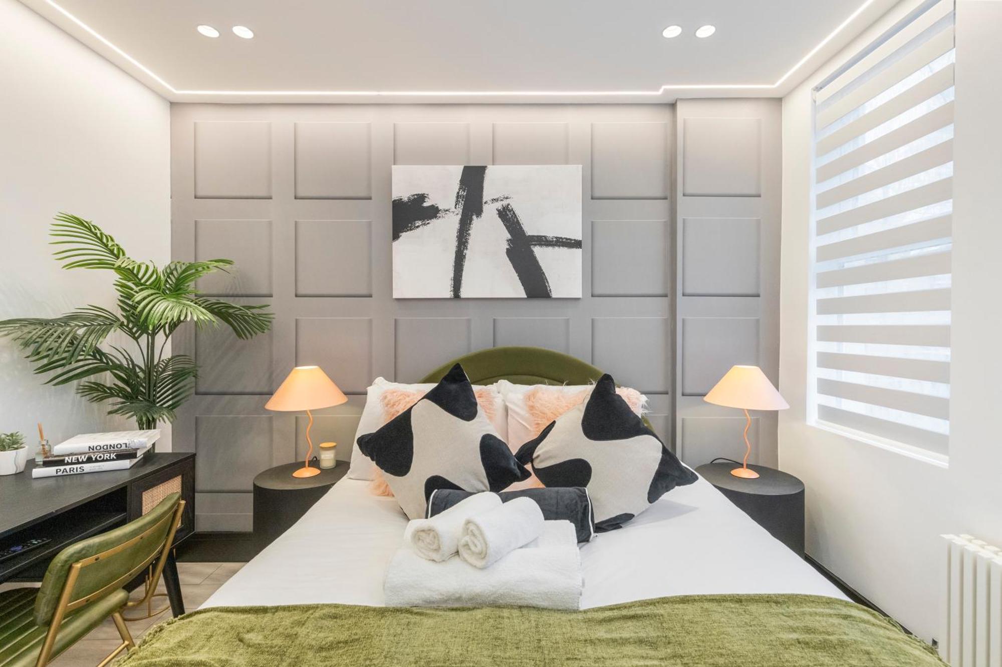 דירות לונדון Unwind In Style 2Br With Cozy Backyard For Groups מראה חיצוני תמונה