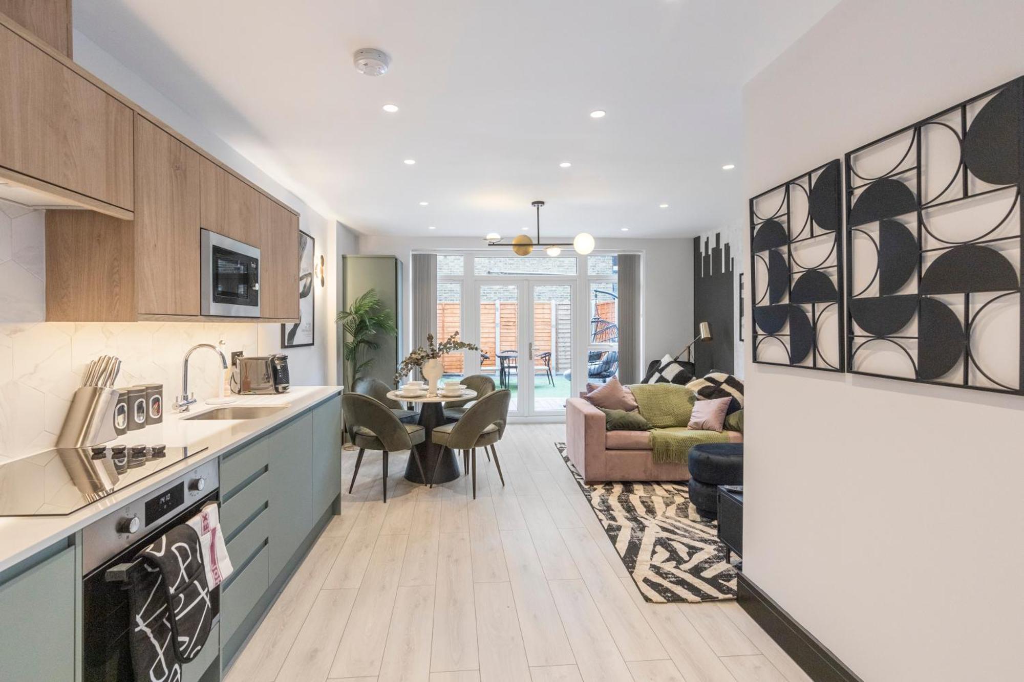דירות לונדון Unwind In Style 2Br With Cozy Backyard For Groups מראה חיצוני תמונה