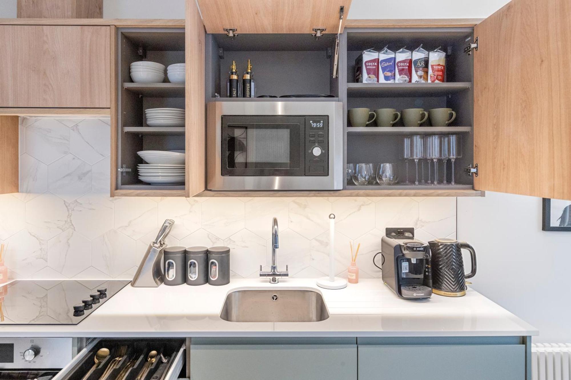 דירות לונדון Unwind In Style 2Br With Cozy Backyard For Groups מראה חיצוני תמונה