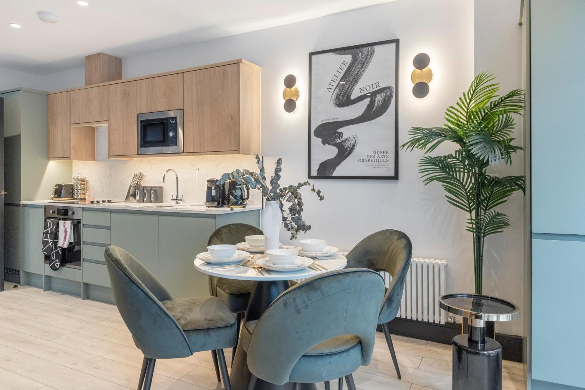 דירות לונדון Unwind In Style 2Br With Cozy Backyard For Groups מראה חיצוני תמונה