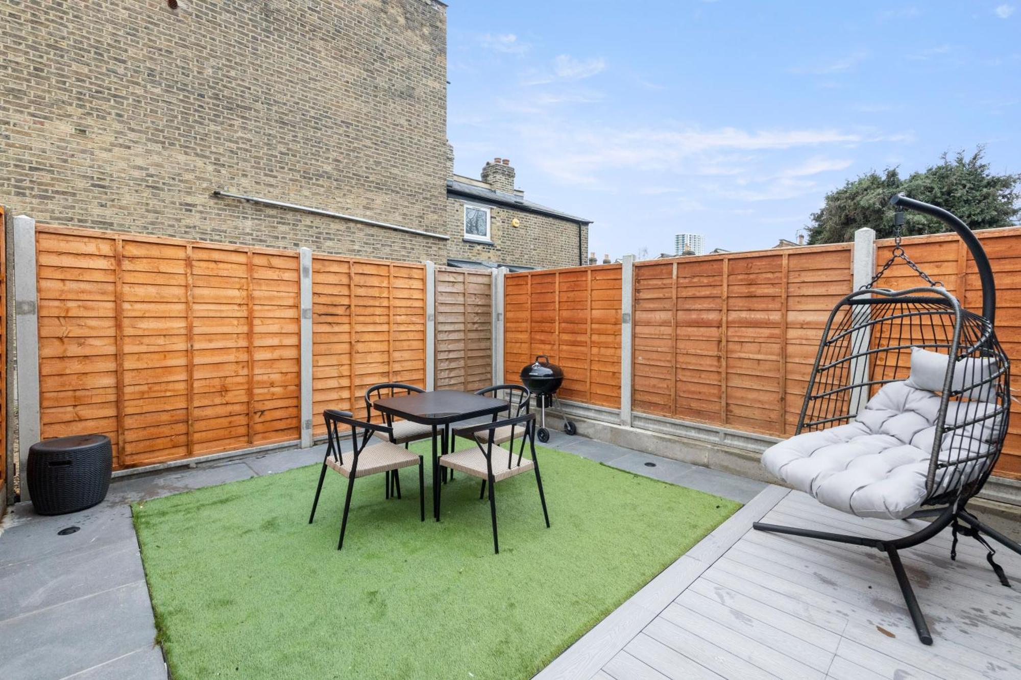 דירות לונדון Unwind In Style 2Br With Cozy Backyard For Groups מראה חיצוני תמונה